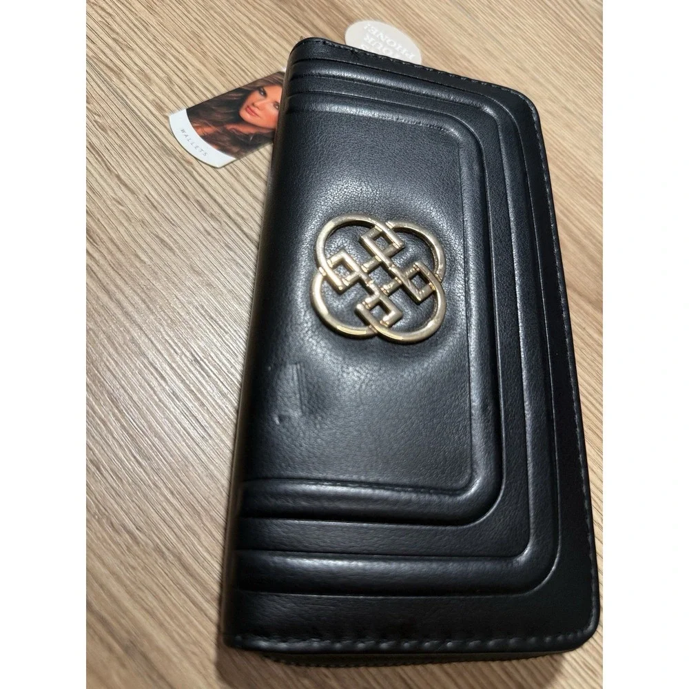 NWT Daisy Fuentes Womens Black Vegan Leather Zip Around Phone Wallet Clutch
